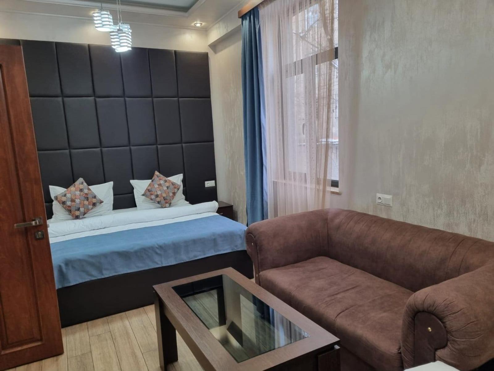 Days Hotel Jerevan Eksteriør bilde